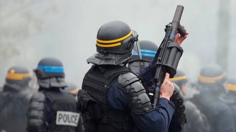 Police fire ‘tear gas’ at marchers in Nantes, France as nationwide strike against Macron’s pension reforms rages (VIDEOS)