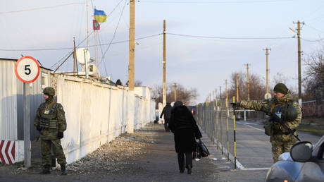FILE PHOTO: A Ukrainian army checkpoint near Hnutove village © Global Look Press / ZUMAPRESS / Maxym Marusenko