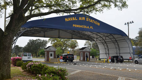 FILE PHOTO: The main gate at Naval Air Station Pensacola is seen on Navy Boulevard in Pensacola, Florida, U.S. March 16, 2016. Picture taken March 16, 2016. © REUTERS / U.S. Navy/Patrick Nichols