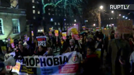 Scuffles with police in central London as outraged anti-Brexit protesters march on 10 Downing Street (WATCH LIVE)