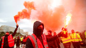 Η μαζική απεργία των συνδικάτων σταματά τις μεταφορές στη Γαλλία εν μέσω της αυξανόμενης οργής για τη μεταρρύθμιση των συντάξεων της Macron (ΦΩΤΟΓΡΑΦΙΕΣ, ΒΙΝΤΕΟ)