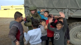 Russian military delivers first humanitarian aid to Raqqa, left in ruins by US-led coalition (VIDEO)