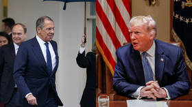 Pakistani LAWYERS storm cardiac hospital, clash with riot police & doctors, leaving 3 patients dead (VIDEOS)