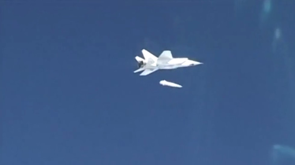 WATCH Russia’s Hypersonic Kinzhal Missile IN ACTION During Large-scale ...