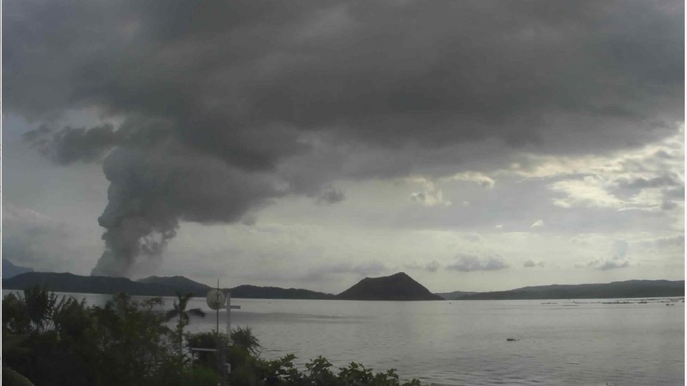 WATCH Taal Volcano In The Philippines Releasing Massive Plume Of Steam ...