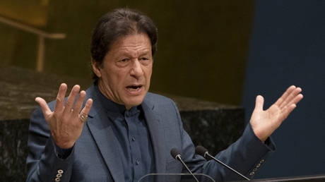 Indians jeer after Pakistani PM tweets & deletes &lsquo;Indian police Muslim pogrom&rsquo; clip... filmed in Bangladesh