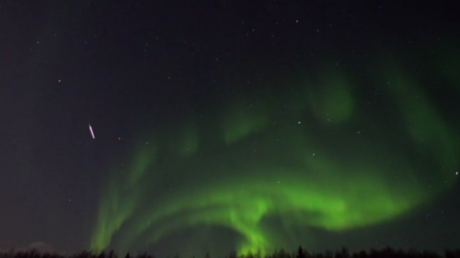 Shooting star adds a touch of class to northern lights display above Murmansk, Russia (VIDEO)