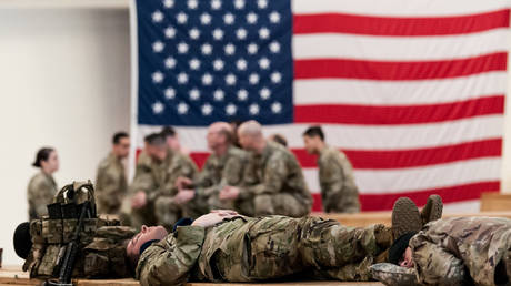 Soldiers from the 82nd Airborne Division wait for Middle East deployment © Global Look Press / Timothy L. Hale / Source: ZUMAPRESS.com