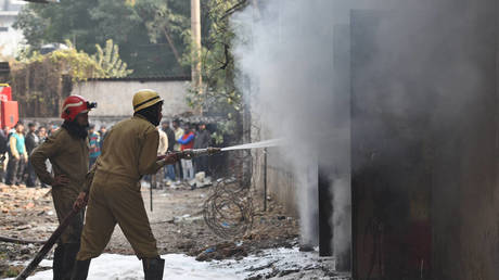 One dead as fire engulfs paper factory in New Delhi (PHOTOS, VIDEOS)