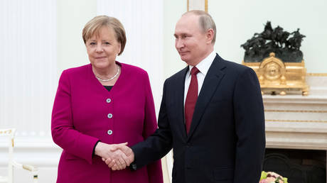 Putin, Merkel meet reporters after talks in Moscow (WATCH LIVE)