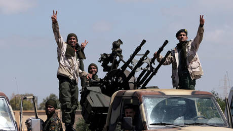 Libyan National Army (LNA) members, commanded by Khalifa Haftar, head out towards Tripoli © REUTERS/Esam Omran Al-Fetori