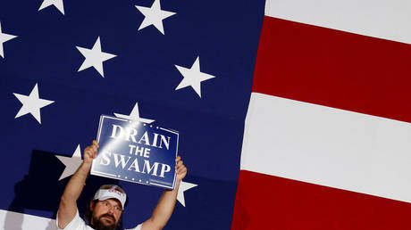A supporter of US President Donald Trump with a "Drain the Swamp" sign, Montana, US, July 5, 2018. © Reuters / Joshua Roberts