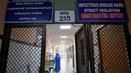 Medical staff at the Rajiv Ghandhi Government General hospital in Chennai, India, January 29, 2020.