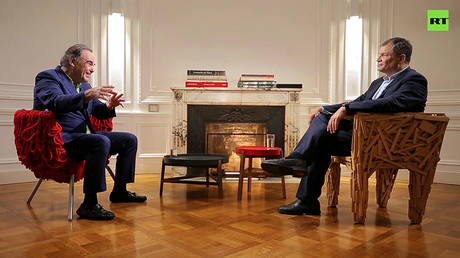 Oliver Stone (L) and Rafael Correa (R) © RT