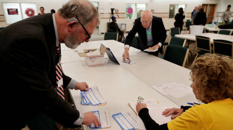 Iowa Caucus precinct workers count and tally Iowa Democratic Caucus votes by hand