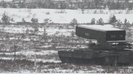 Feel the ‘Sun Heat’: WATCH Russia’s fearsome heavy thermobaric flamethrower system in action