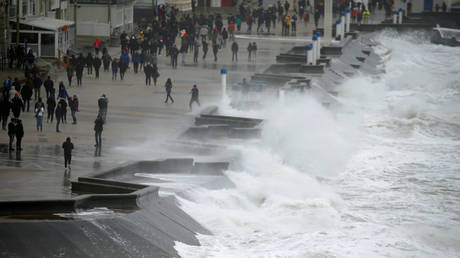 WATCH: Europeans test their mettle against Storm Ciara (and lose)