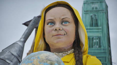 A giant papier-mache float representing the climate and environmental activist Greta Thunberg, February 9, 2020, Viareggio, Italy © Getty Images / Laura Lezza