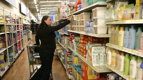 A woman looks over items on shelves as she does late night shopping at a Walmart Supercenter in American Canyon, California September 30, 2009 © REUTERS/Robert Galbraith