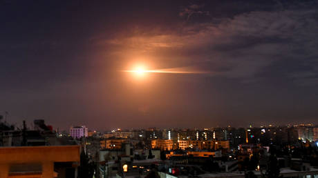 FILE PHOTO: Syria's air defense missile, responding to a missile strike, is seen in the sky over Damascus, capital of Syria. © Global Look Press /ZUMA Press/ Ammar Safarjalani