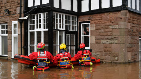 Mountain Rescue team members attempt to rescue a man from his house in Monmouth © Getty Images / Ben Birchall / PA Images