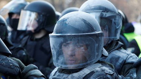FILE PHOTO. Ukrainian police officers in riot gear. ©REUTERS / Valentyn Ogirenko