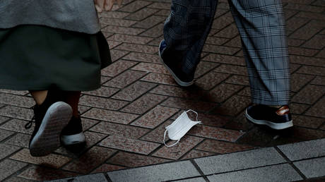 Face off: Fights break out on streets of Japan amid surgical masks shortage (VIDEOS)