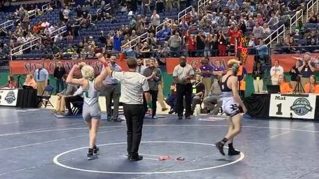 Battle of the sexes: Teenage girl outlasts boys to claim state wrestling championship (VIDEO)