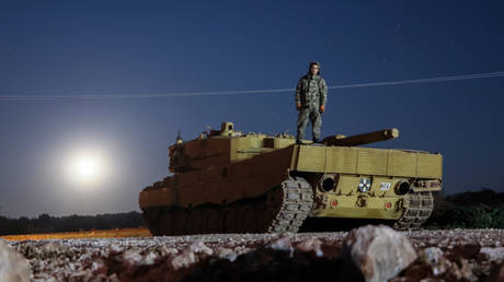 Armoured personnel carriers and tanks of Turkish Armed Forces (TAF), February 09, 2020, Hatay, Turkey © Getty Images / Burak Milli / Anadolu Agency