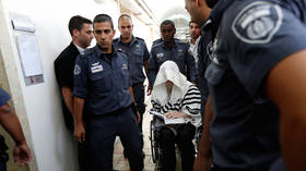 Stones thrown by SECT rioters as police arrest rabbi accused of rape & ‘HEALING’ for money (VIDEOS)