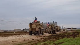 WATCH: Η αμερικανική στρατιωτική συνοδεία συναντήθηκε με το HAIL OF BULLETS στη βόρεια Συρία ... και η ρωσική συνοδεία παρεμβαίνει για να διαλύσει τον αγώνα