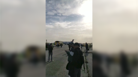 WATCH: Air Canada passengers forced to JUMP OFF WING after emergency landing in San Francisco