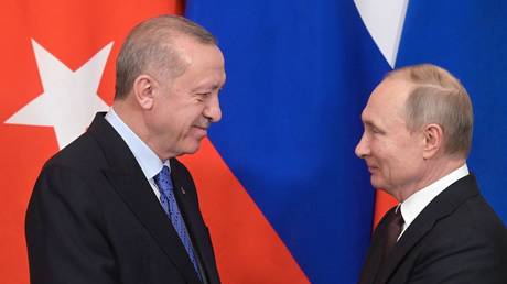Turkish President Tayyip Erdogan and Russian President Vladimir Putin after their Moscow meeting on March 5, 2020. © Sputnik / Sergey Guneev