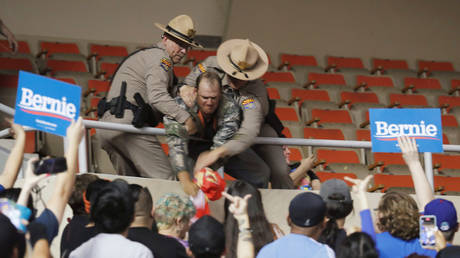 Supporters of U.S. Democratic presidential candidate Bernie Sanders react as law enforcement wrestles with a supporter of U.S. President Donald Trump at a rally in Phoenix, Arizona, U.S.,March 5, 2020. © REUTERS/Lucas Jackson