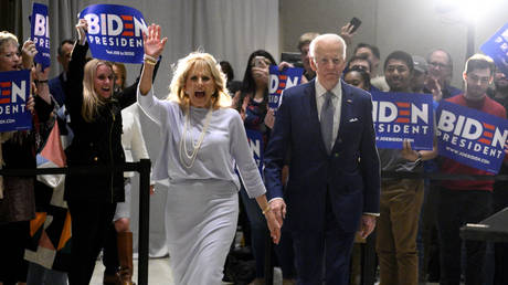 Former Vice President Joe Biden, sided by Dr. Jill Biden, at the National Constitution Center in Philadelphia, PA on March 10, 2020 © Getty Images / Bastiaan Slabbers / NurPhoto
