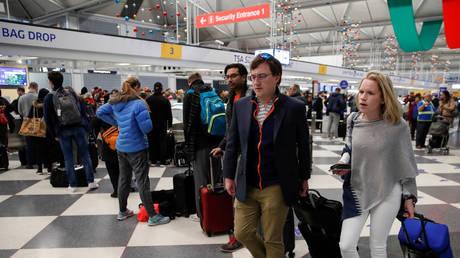 FILE PHOTO: Travelers queue at O'Hare Airport in Chicago, Illinois, U.S. November 27, 2019. REUTERS/Kamil Krzaczynski