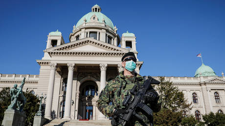 A Serbian army soldier patrols in front of the Parliament building in Belgrade
© Reuters / MARKO DJURICA