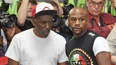 Floyd and Roger Mayweather pictured in 2015. © Getty Images / AFP