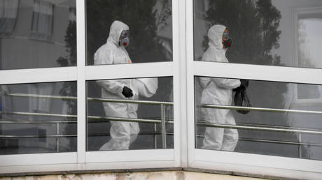 Spanish Military Emergency Unit (UME) takes part in a clean-up at Cabuenes Hospital during a 15-day state of emergency in Gijon. © Reuters / Eloy Alonso