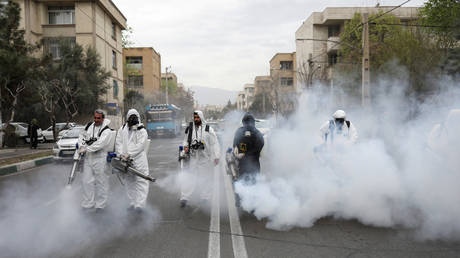 Members of firefighters disinfect the streets, ahead of the Iranian New Year © WANA /Ali Khara via REUTERS