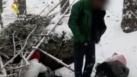 Getaway gone awry: Couple flees Сovid-19 Spanish lockdown, gets hypothermia in mountains instead (VIDEO)