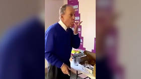 ‘Unsanitary & dangerous!’ Trump concern-trolls ‘Mini Mike’ over awkward finger-licking amid coronavirus epidemic