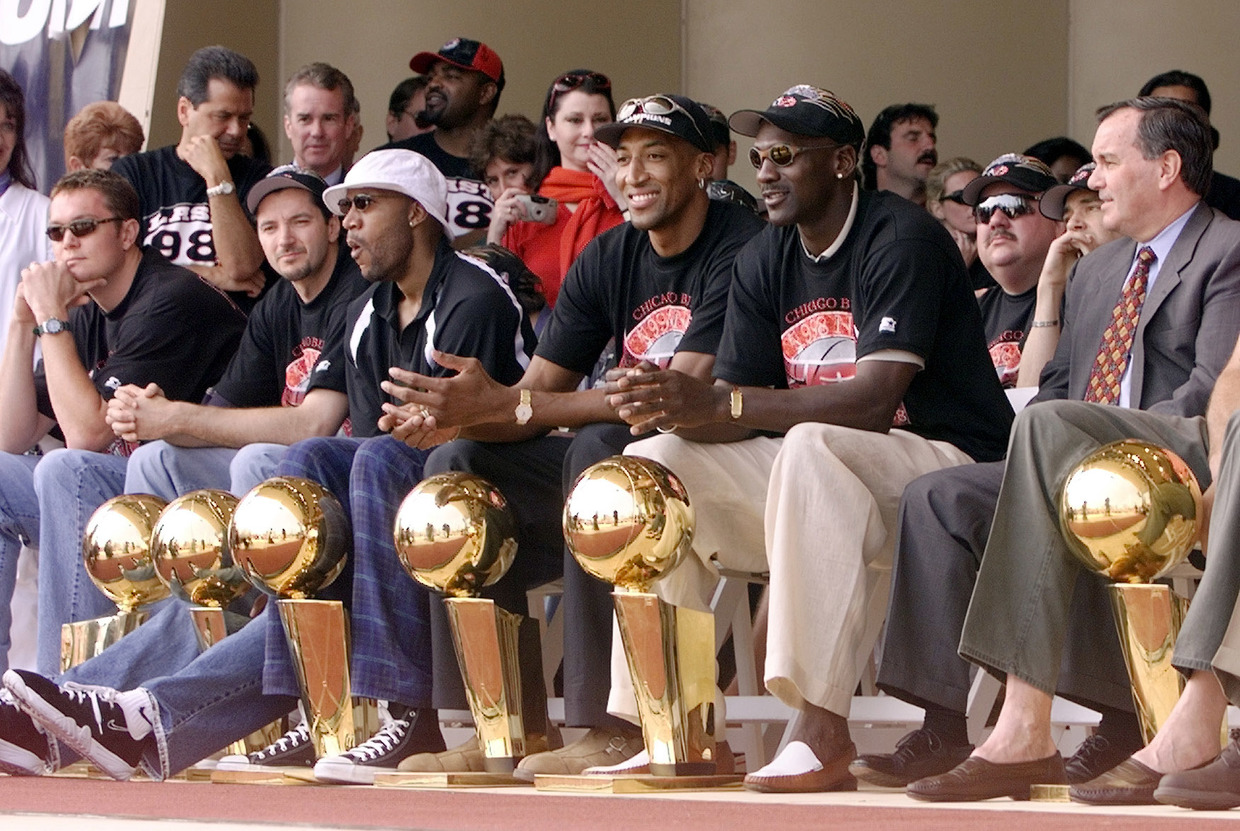 Chicago Bulls stars Luc Longley, Toni Kukoc, Ron Harper, Dennis Rodman (leaning back), Scottie Pippen, Michael Jordan and Chicago Mayor Richard Daley at a championship rally at Grant Park in 1998. © USA Today / Anne Ryan 