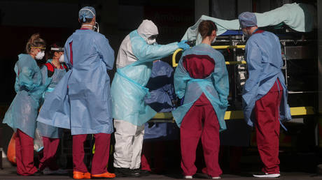 &lsquo;Ineptness costing lives&rsquo;: UK govt accused of breaking Covid-19 testing promises, as 85% of NHS staff in &lsquo;isolation&rsquo; fit to work