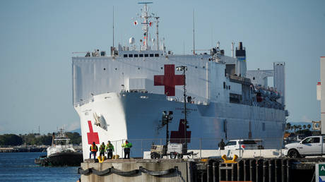 The hospital ship USNS Mercy at the Port of Los Angeles, California, US, March 27, 2020 ©  Reuters / Mike Blake