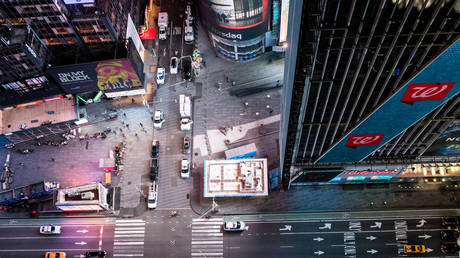 An empty Times Square in New York City, March 18, 2020 © Reuters / Jeenah Moon