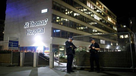 Police officers outside of the St Thomas' Hospital after Boris Johnson was moved to intensive care. © REUTERS/Henry Nicholls