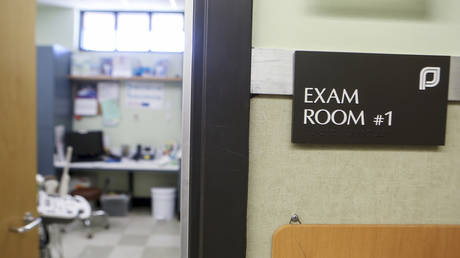 FILE PHOTO: An exam room at the Planned Parenthood South Austin Health Center © REUTERS/Ilana Panich-Linsman