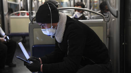 A commuter in Paris on March 23, 2020. © Alain Jocard / AFP