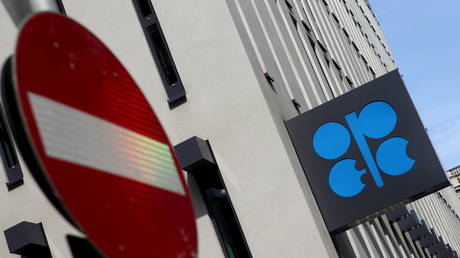 FILE PHOTO: The logo of the OPEC at its headquarters in Vienna, Austria © Reuters / Heinz-Peter Bader